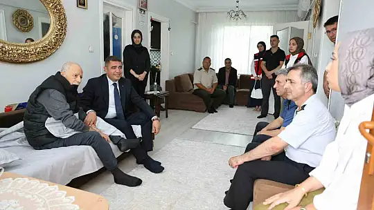 Şehit babasına geçmiş olsun ziyareti