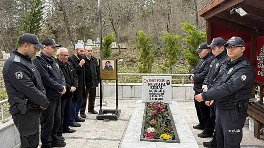 Şehit polis memuru dualarla anıldı