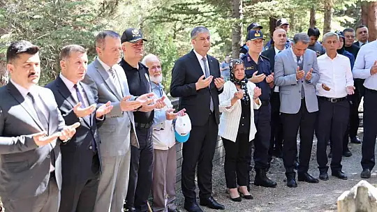 Şehit polis memuru Topsakal kabri başında dualarla anıldı