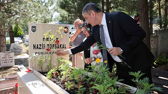 Şehit polis memuru Topsakal kabri başında dualarla anıldı