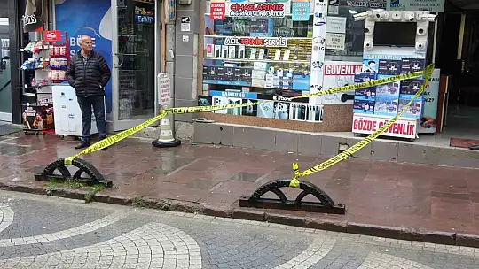 Şehrin en işlek caddesinde tüfekle rastgele ateş açtı, 4 kişi yaralandı: Olay anı kamerada