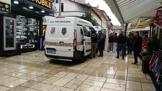 Şehrin en işlek caddesinde tüfekle rastgele ateş açtı, 4 kişi yaralandı: Olay anı kamerada