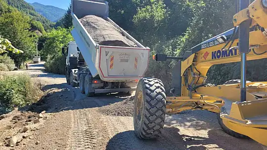 Şelaleye giden yolda hummalı çalışma