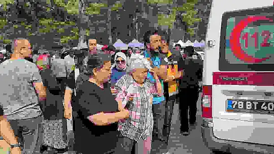 Şenlikte ağaçtan düşen dal yaşlı kadını yaraladı