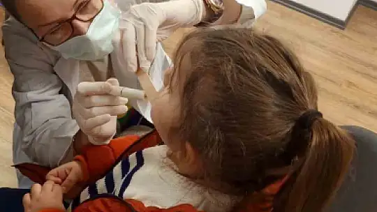 Sevgi evlerinde kalan çocuklara ağız ve diş sağlığı kontrolü yapıldı
