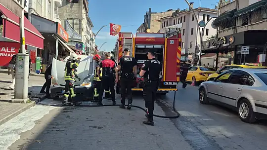 Seyir halindeki araçta yangın çıktı