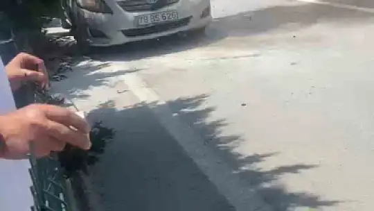 Seyir halindeki otomobilin motor kısmında yangın çıktı