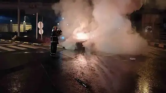 Seyir halindeki Tofaş alev alev yandı