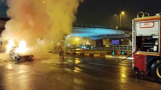 Seyir halindeki Tofaş alev alev yandı