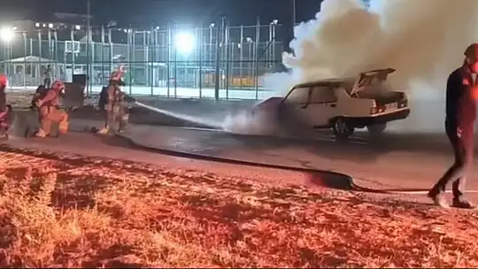 Seyir halindeki Tofaş otomobil alev topuna döndü