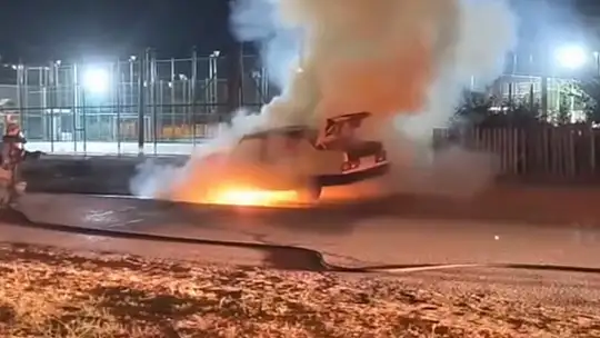 Seyir halindeki Tofaş otomobil alev topuna döndü