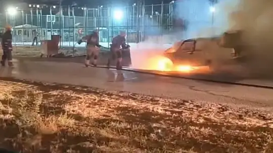 Seyir halindeki Tofaş otomobil alev topuna döndü