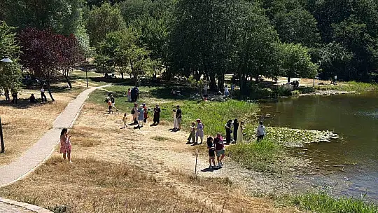 Sıcak havadan bunalan vatandaşlar soluğu Gölcük Tabiat Parkı'nda aldı