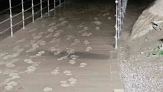 Şiddetli yağış Gökgöl Mağarası'nı su ve çamurla doldurdu