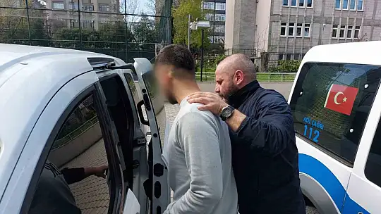 Silahı kurcalarken arkadaşını kafasından vuran genç tutuklandı