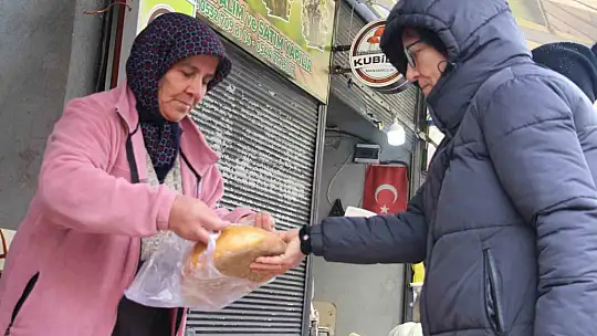 Soğuk havaya ve yaşına rağmen