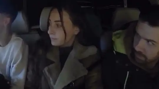 Sokakta köpeklerin kovaladığı genci böyle kurtardı: