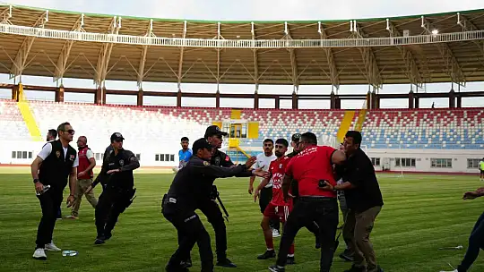 Son dakika golü sahayı karıştırdı, olaylara çevik kuvvet müdahale etti