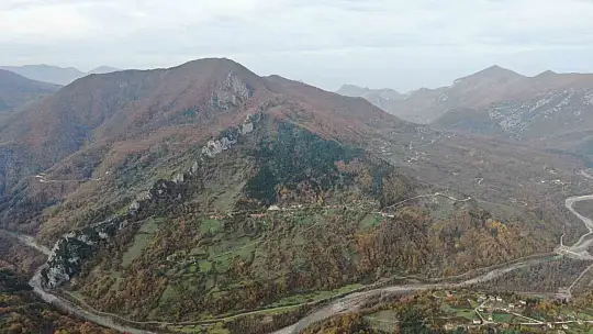 Sonbahara bürünen ormanlar ve 'çam kokulu' evler mest ediyor