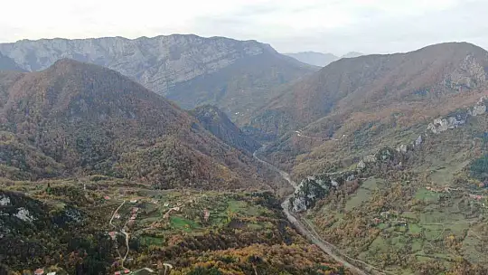 Sonbahara bürünen ormanlar ve 'çam kokulu' evler mest ediyor