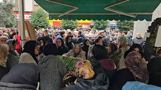 Spor salonunda fenalaşıp hastanede ölen hemşire 9 ay önce ölen oğlunun yanına defnedildi