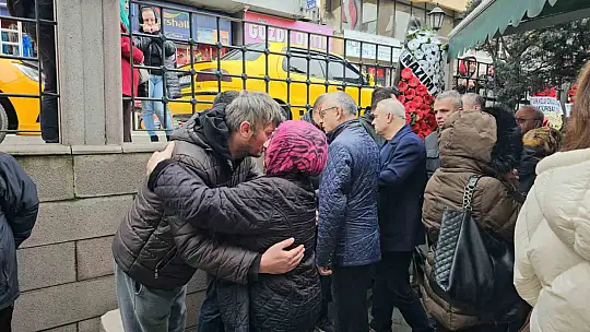 Spor salonunda fenalaşıp hastanede ölen hemşire 9 ay önce ölen oğlunun yanına defnedildi
