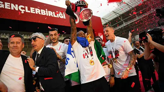 Süper Lig'e yükselen Gençlerbirliği, kupasını aldı