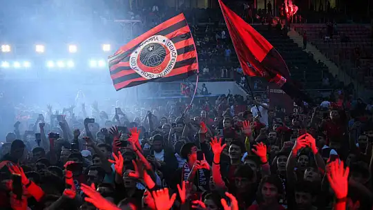 Süper Lig'e yükselen Gençlerbirliği, kupasını aldı