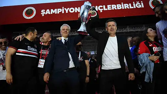 Süper Lig'e yükselen Gençlerbirliği, kupasını aldı