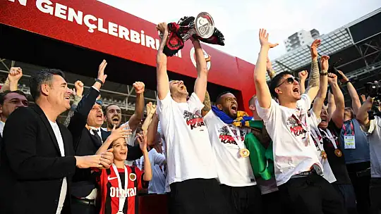 Süper Lig'e yükselen Gençlerbirliği, kupasını aldı