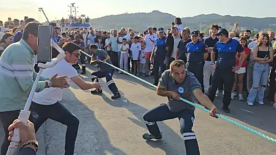 Süpürgeyi bıraktılar, halatı tuttular