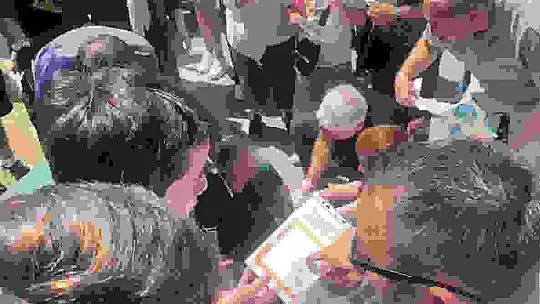 Takdir belgesi sevinci hastanede bitti: Yolun karşısına geçerken otomobil çarptı