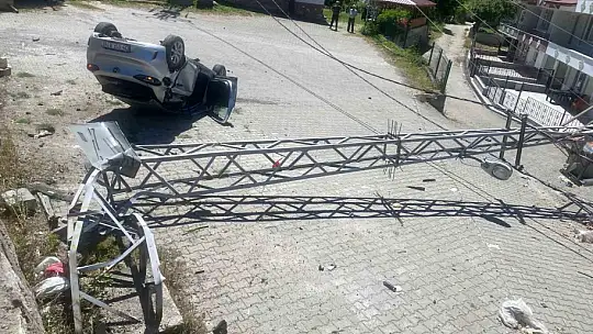 Takla atan otomobil aydınlatma direğine çarptı: 1 yaralı