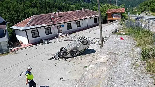 Takla atan otomobil aydınlatma direğine çarptı: 1 yaralı