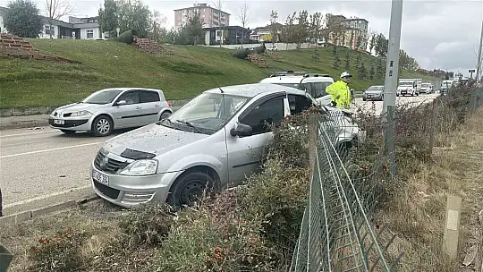 Takla atan otomobil orta refüje çıktı: 2 yaralı