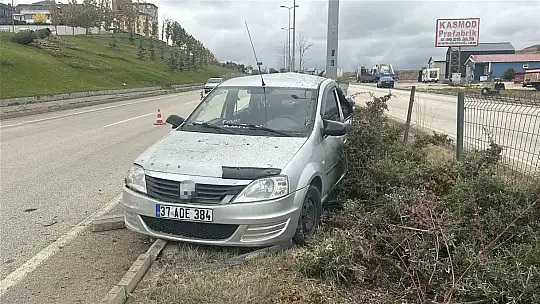 Takla atan otomobil orta refüje çıktı: 2 yaralı