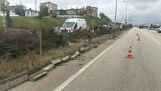 Takla atan otomobil orta refüje çıktı: 2 yaralı