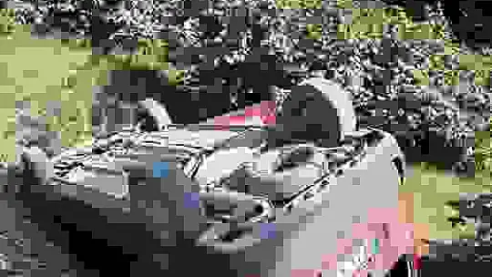 Takla atan otomobilden sağ çıktı