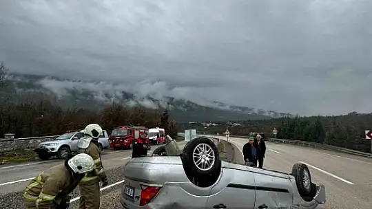 Takla atan otomobilden yara almadan kurtuldu