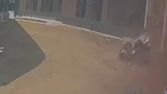Taklalar atarak durabildi