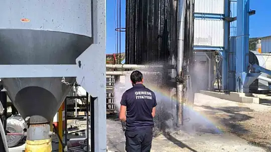 Talaş fabrikasında elektrik kutusundan yangın çıktı