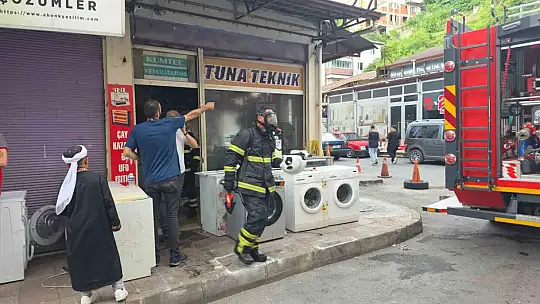 Tamircinin deposunda çıkan yangın korkuttu
