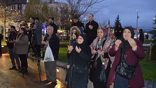 Tanju Özcan umre yolculuğuna dualarla uğurlandı