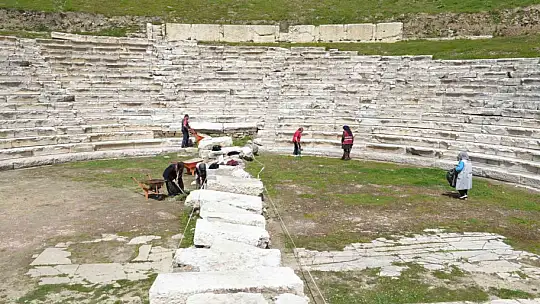 Tarihi kazılara gönüllü katılıyorlar