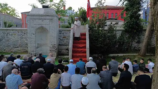 Tarihi namazgahta bayram namazı