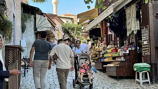 Tarihi sokaklarda hafta sonu hareketliliği