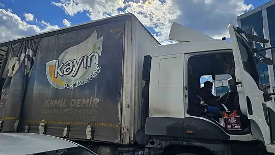 Taşıdığı sularla yangının büyümesini engelledi