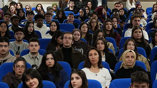 Tayfun Öneş, KBÜ öğrencilerine mesleki tecrübelerini aktardı