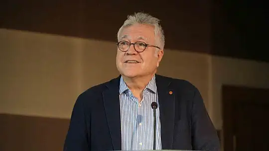 Tayfun Öneş, KBÜ öğrencilerine mesleki tecrübelerini aktardı