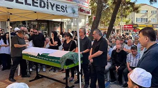Tedavi gördüğü hastanede vefat eden belediye başkanının eşi toprağa verildi